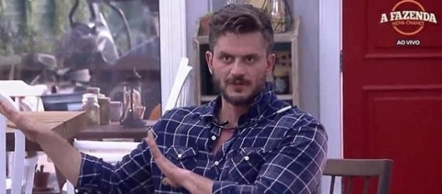 Marcos Harter prefere ser expulso de A Fazenda do que não ser notado (Foto: Record TV) Marcos Harter prefere ser expulso de A Fazenda do que não ser notado (Foto: Record TV)