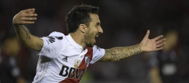 Scocco comemora gol do River Plate./ Imagem do site - gazetaesportiva.com Scocco comemora gol do River Plate./ Imagem do site - gazetaesportiva.com