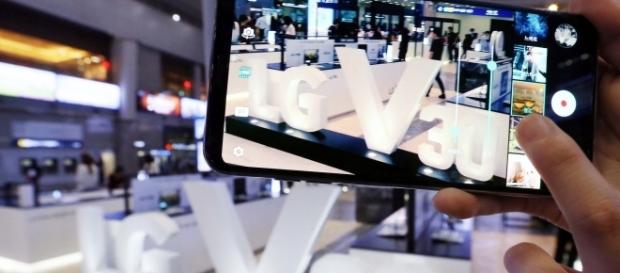 The unlocked LG V30 could hit the US shelves in December. (Image Credit: LG/Flickr) The unlocked LG V30 could hit the US shelves in December. (Image Credit: LG/Flickr)