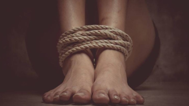 Una schiava del sesso dell'ISIS racconta gli orrori subiti.