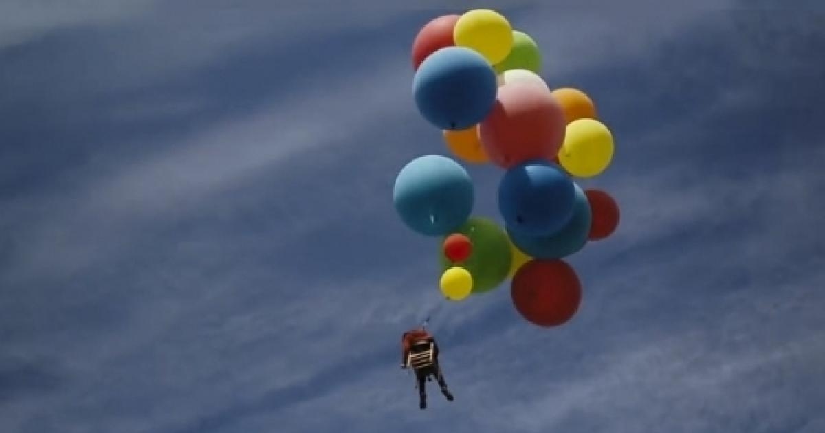 Watch daredevil fly over South Africa in a garden chair with helium