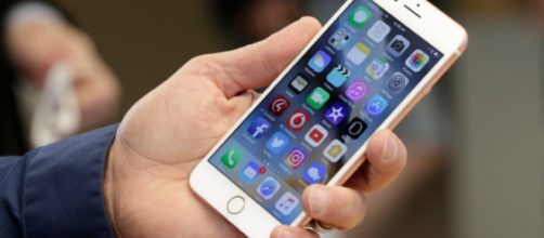Apple a colmaté les brèches de l'iPhone exposées par Wikileaks - huffingtonpost.ca