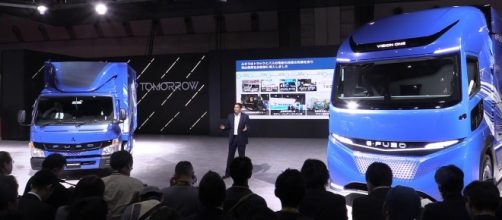 Daimler's E-Fuso Vision One e-truck (Right) at the Tokyo Motor Show this Tuesday. [Image Credit: TruckWorld TV/YouTube screencap]