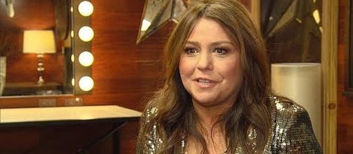 Rachael Ray celebrates her 2,000th episode of her cooking show [Image: Inside Edition/YouTube screenshot]