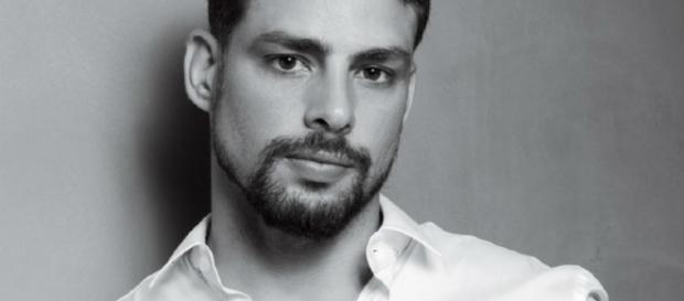 auã Reymond fica constrangido após saia justa em entrevista auã Reymond fica constrangido após saia justa em entrevista