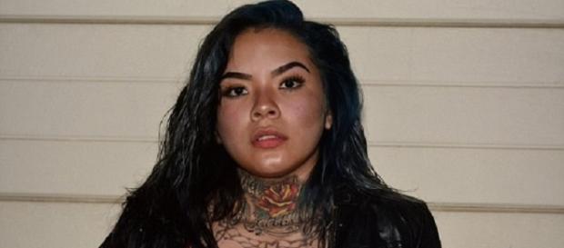 Mirella Ponce posou assim para sua foto na polícia Mirella Ponce posou assim para sua foto na polícia