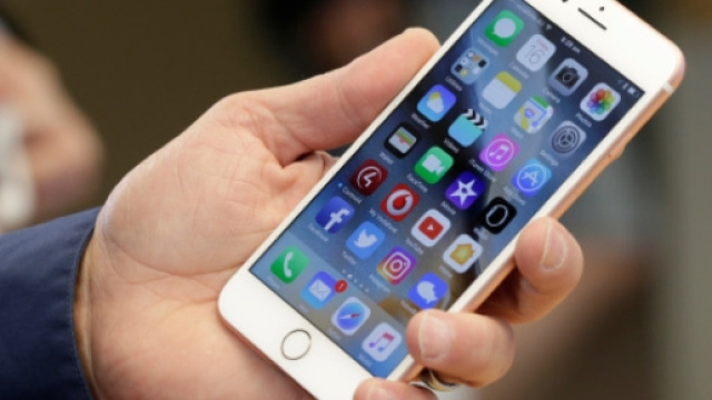 Apple a colmaté les brèches de l'iPhone exposées par Wikileaks - huffingtonpost.ca