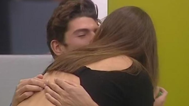 Grande Fratello Vip", quanti baci tra Cecilia e Ignazio!