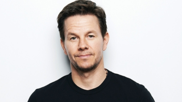 L'attore statunitense Mark Wahlberg, il più pagato del 2017 - Foto: Fashion Times.