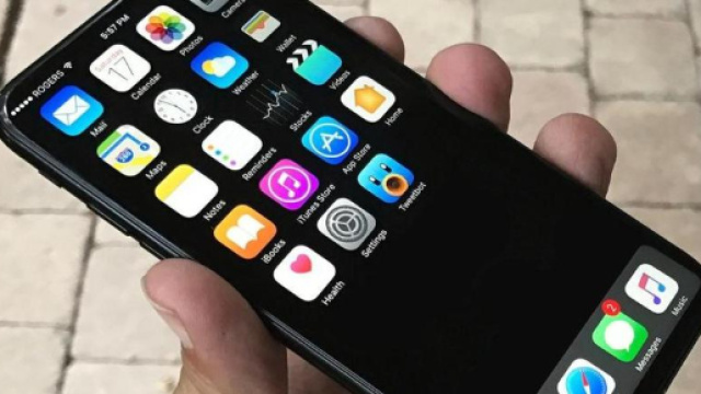 Ricarica senza fili e niente tasto home: così sarà l'iPhone 8 - La ... - lastampa.it