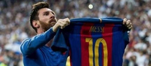 Messi tiene dos encuentros inesperados con fanáticos durante un partido - givemesport.com