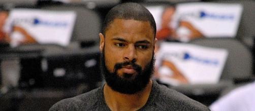 Tyson Chandler is averaging 7.6 points and 10.0 rebounds per game this season (Image Credit: scott mecum/WikiCommons)