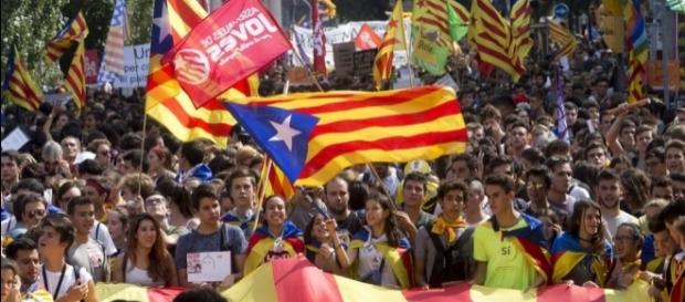 Catalonia fierbe în fața separatiștilor dezlănțuiți (Barcelona, octombrie 2017) Catalonia fierbe în fața separatiștilor dezlănțuiți (Barcelona, octombrie 2017)