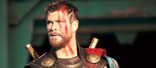 Chris Hemsworth em cena do novo filme do deus asgardiano Chris Hemsworth em cena do novo filme do deus asgardiano