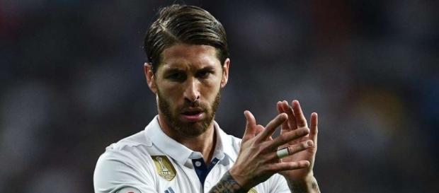 Sergio Ramos luciendo la camiseta Sergio Ramos luciendo la camiseta