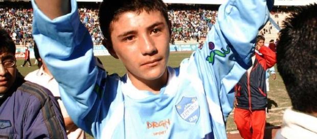 Persona mas joven que debutó en el fútbol profesional Persona mas joven que debutó en el fútbol profesional
