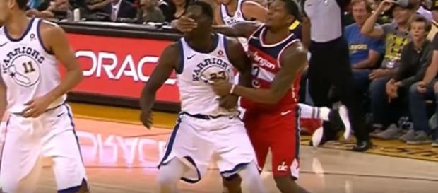 Bradley Beal smacked Draymond green in the face from behind. Image Credit: NBALife/YouTube Bradley Beal smacked Draymond green in the face from behind. Image Credit: NBALife/YouTube