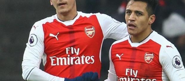Ozil et Sanchez, en fin de contrait en juin 2018, plus que jamais vers la sortie. Ozil et Sanchez, en fin de contrait en juin 2018, plus que jamais vers la sortie.