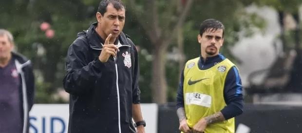 Fábio Carille e Fagner no treino desta sexta-feira (Foto: Rodrigo Gazzanel/Ag. Corinthians) Fábio Carille e Fagner no treino desta sexta-feira (Foto: Rodrigo Gazzanel/Ag. Corinthians)