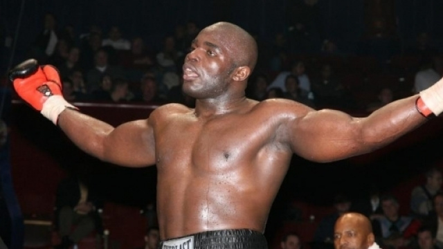 Qui est Carlos Takam, ce Français qui défie Anthony Joshua ? - francetvinfo.fr