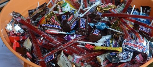 Halloween candy that Americans will pass out on Halloween [Image via: KOMUnews/flickr.com]