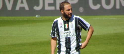 Juventus forwader, Gonzalo Higuain during a past match against Crotone. (Image Credit: Leandro Cruti/Flickr)