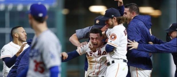 Alex Bregman fue el héroe dentro de muchos para Houston en el juego 5. Houston Chronicle.com. Alex Bregman fue el héroe dentro de muchos para Houston en el juego 5. Houston Chronicle.com.