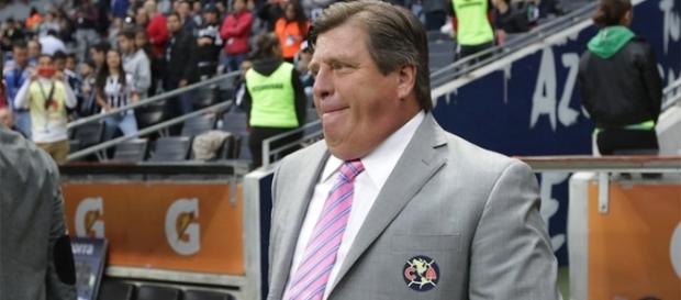 El técnico americanista Miguel Herrera en el partido ante Monterrey El técnico americanista Miguel Herrera en el partido ante Monterrey