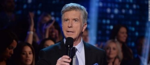 'Dancing with the Stars' host Tom Bergeron dedicates Monday night's show to the Las Vegas shooting victims. (Image Credit: NewsTotal/YouTube)