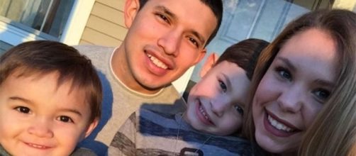 Kailyn Lowry and Javi Marroquin pose with her sons. [Photo via Kailyn Lowry Instagram]
