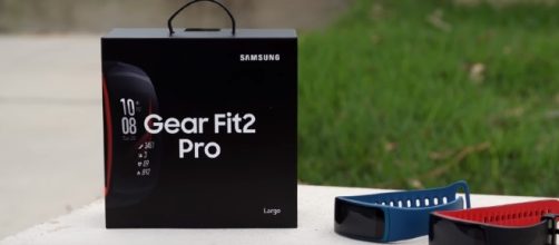 Samsung Gear Fit 2 Pro - [Image via Danny Winget/YouTube screencap]