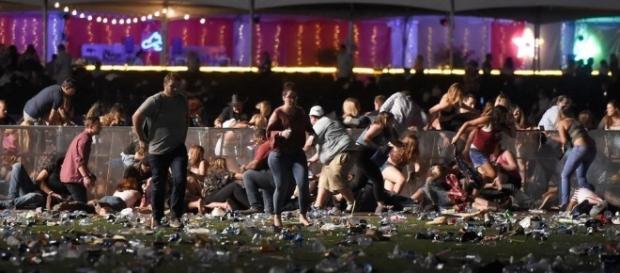 http://staticr1.blastingcdn.com/media/photogallery/2017/10/3/978x420/b_978x420/las-vegas-au-moins-58-morts-apres-la-fusillade_1607657.jpg http://staticr1.blastingcdn.com/media/photogallery/2017/10/3/978x420/b_978x420/las-vegas-au-moins-58-morts-apres-la-fusillade_1607657.jpg