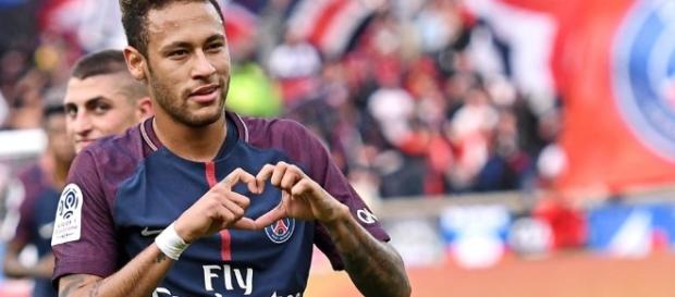 Neymar, el fichaje más caro en la historia del futbol. Neymar, el fichaje más caro en la historia del futbol.