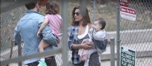 Ryan Gosling, Eva Mendes (Image Credit: TMZ/YouTube screencap). Ryan Gosling, Eva Mendes (Image Credit: TMZ/YouTube screencap).