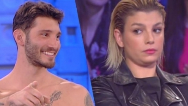 Gossip: Stefano De Martino festeggia 'in solitaria', Emma Marrone preoccupata.