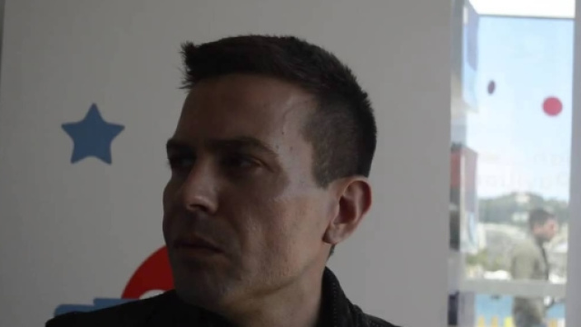 Sebastiano Riso offeso e malmenato sotto casa: raid omofobo