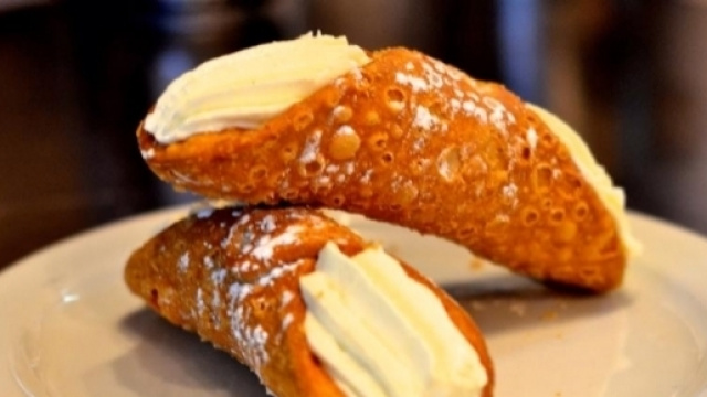 The Best Cannolis Mtl Has to Offer - Montreall.comMontreall.com - montreall.com
