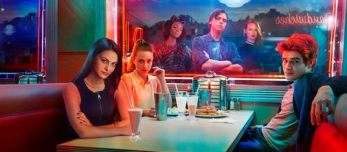 ‘Riverdale’ Season 2 spoilers: How are the Coopers related to ‘The Black Hood?' (Image via The CW / Riverdale promo material)