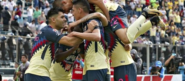 América disputando un partido de la Liga MX América disputando un partido de la Liga MX