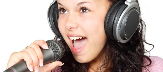 Cantare fa bene alla salute e rende sereni Cantare fa bene alla salute e rende sereni