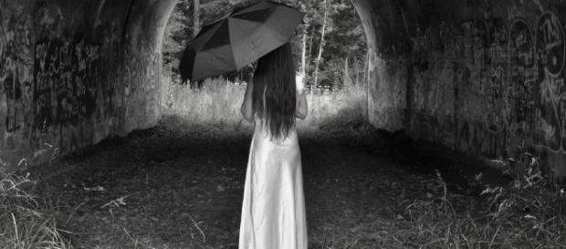 Claire Broad ha affermato di poter parlare con i morti. Claire Broad ha affermato di poter parlare con i morti.