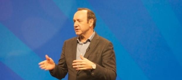 Kevin Spacey est au centre d'un véritable ouragan médiatique. Kevin Spacey est au centre d'un véritable ouragan médiatique.