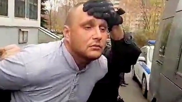Alexander Maslennikov al momento dell'arresto. Stavolta potrebbe essere condannato al carcere a vita. Foto: youtube.