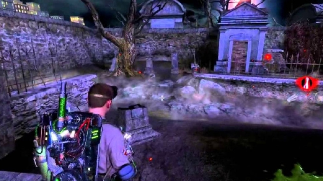 'Cacciatore' di fantasmi al cimitero di Legnano multato dalla polizia locale. Foto: youtube