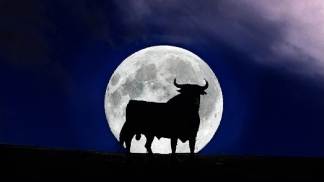 Oroscopo | previsioni e Astrologia di domani 3 novembre 2017 - venerdì con Luna in Toro: ecco i fortunati