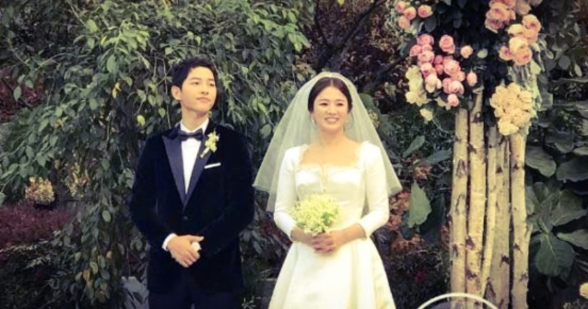 Song Joong-Ki, Song Hye-Kyo Kiss And Exchange Vows: Wedding Photos Leaked