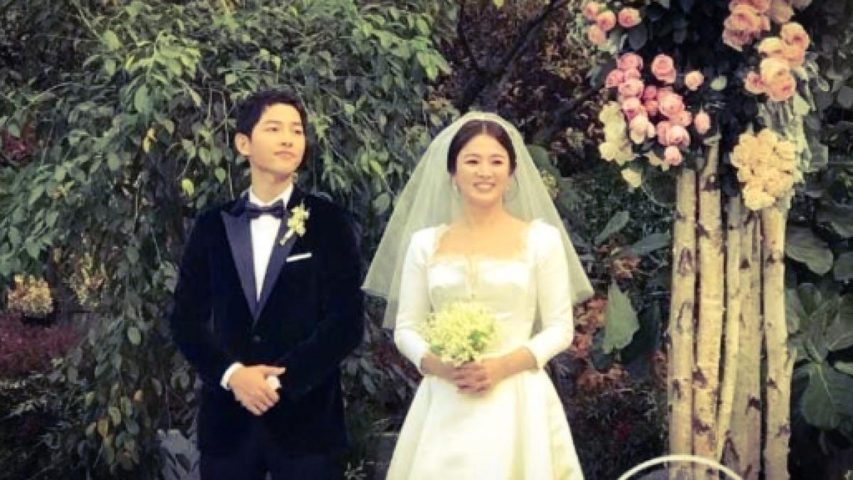 Song Joong Ki Song Hye Kyo Kiss And Exchange Vows Wedding Photos Leaked