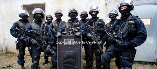 I Carabinieri del GIS - Images | GILBERTO CERVELLATI - photoshelter.com