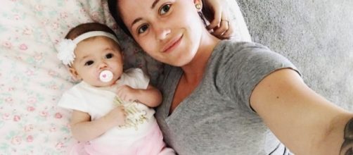 Jenelle Evans poses with daughter Ensley. [Photo via Intagram]
