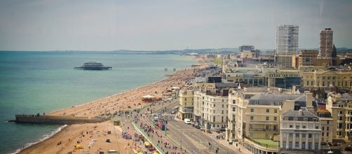 Lavoro per italiani nella zona di Brighton (Wikimedia Commons)